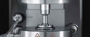 A transducer detects normal (i.e. axial) forces generated when an elastic sample is sheared.